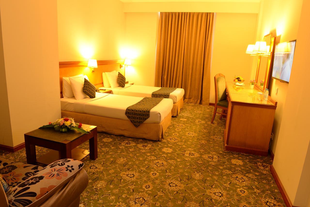 Phoenicia Hotel Manama Exterior foto