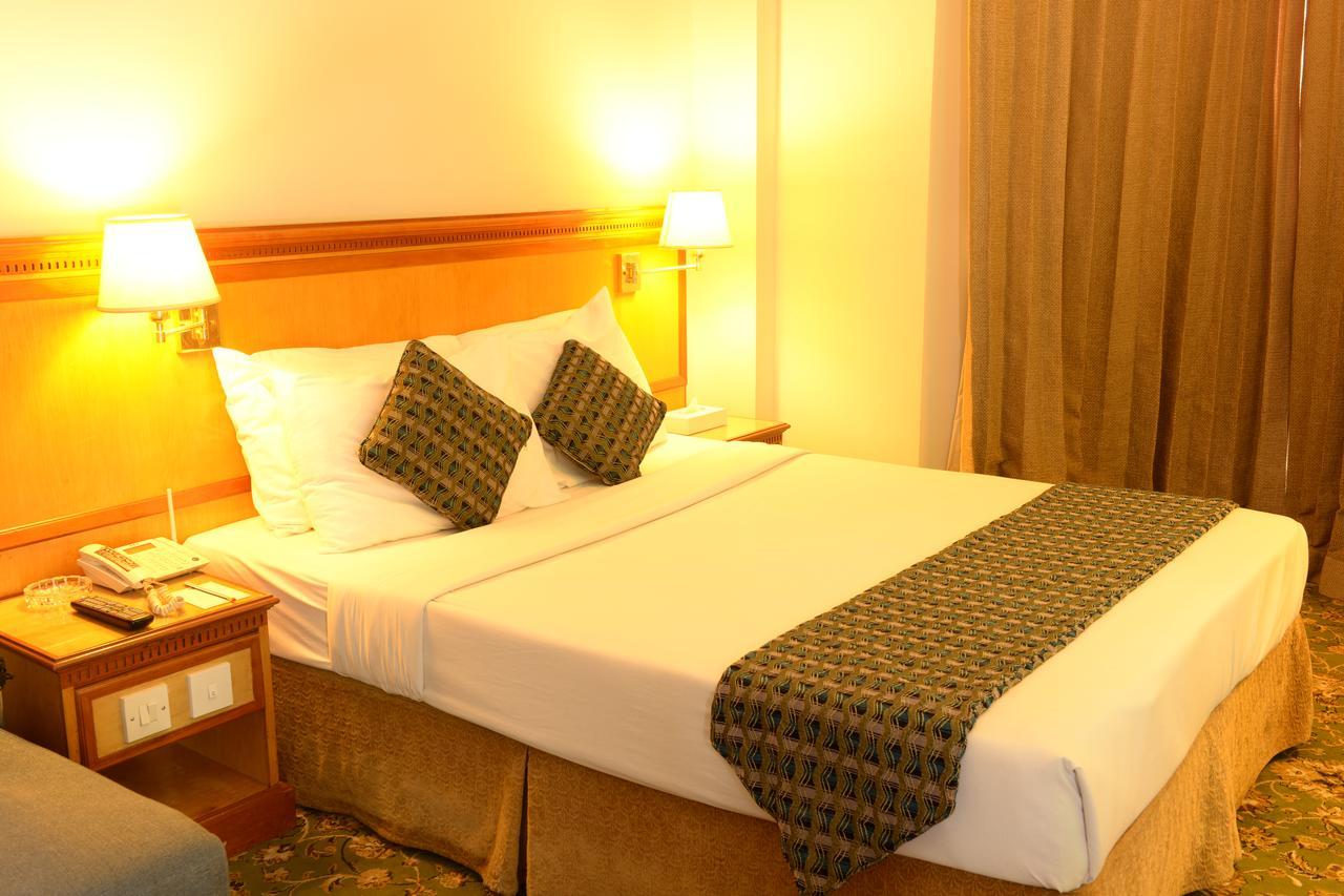 Phoenicia Hotel Manama Exterior foto