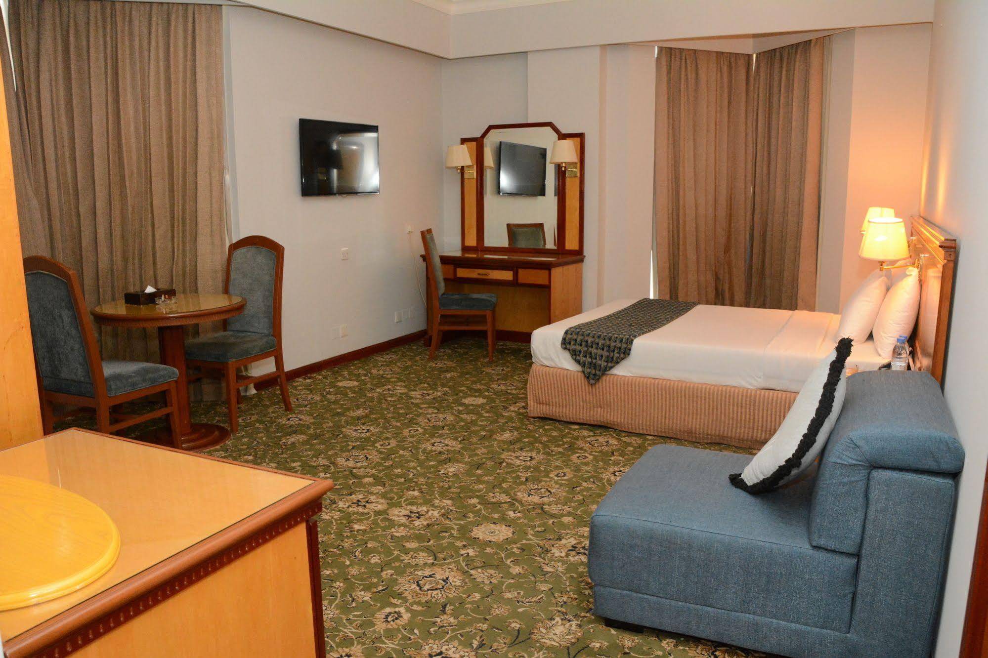 Phoenicia Hotel Manama Exterior foto