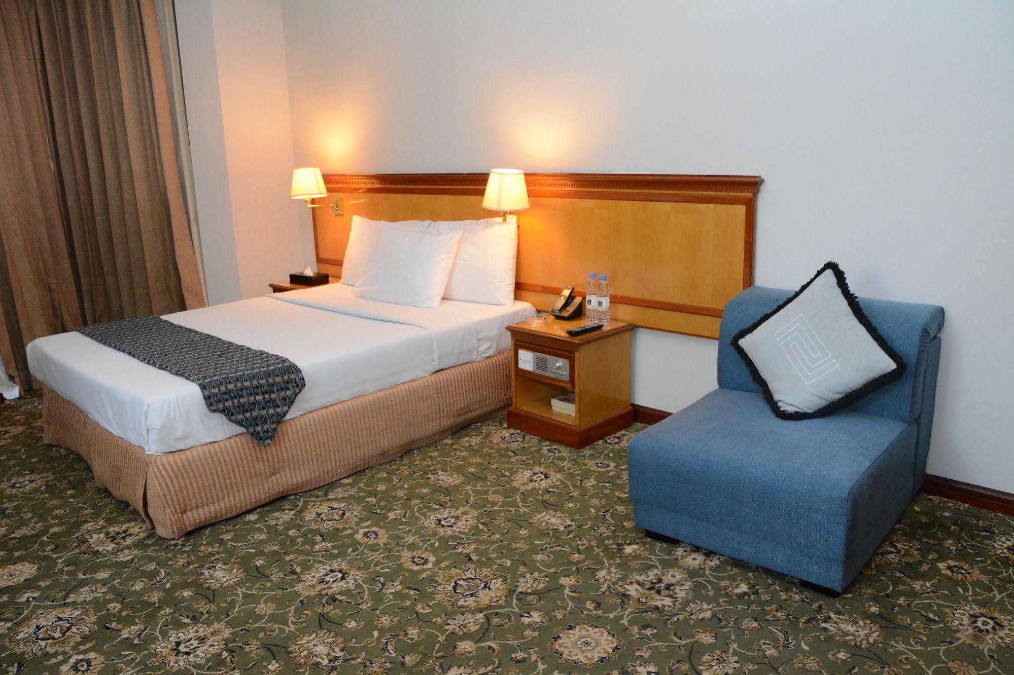 Phoenicia Hotel Manama Exterior foto
