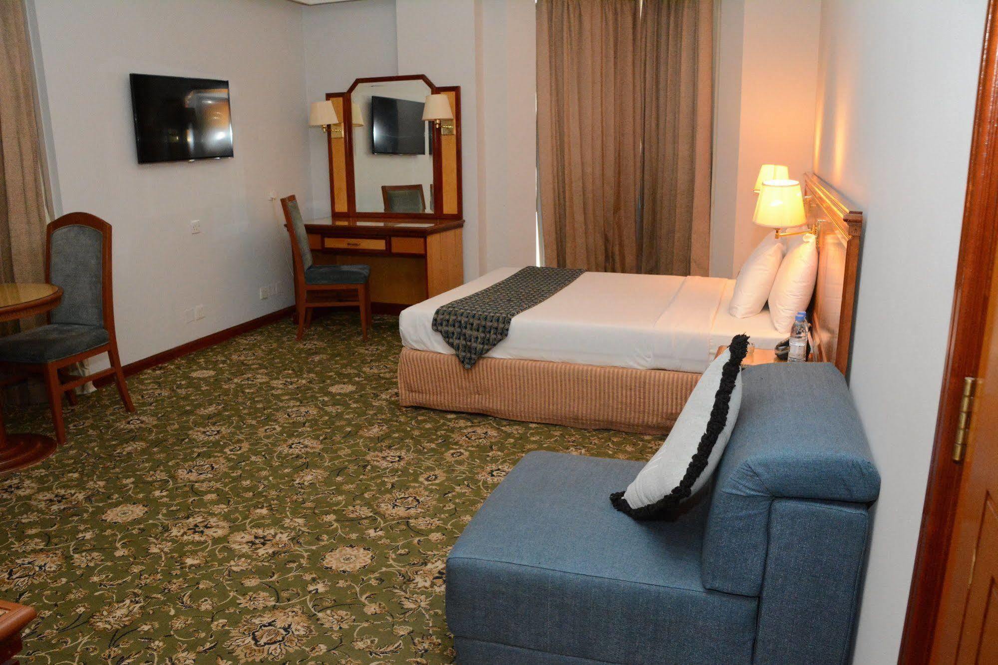 Phoenicia Hotel Manama Exterior foto